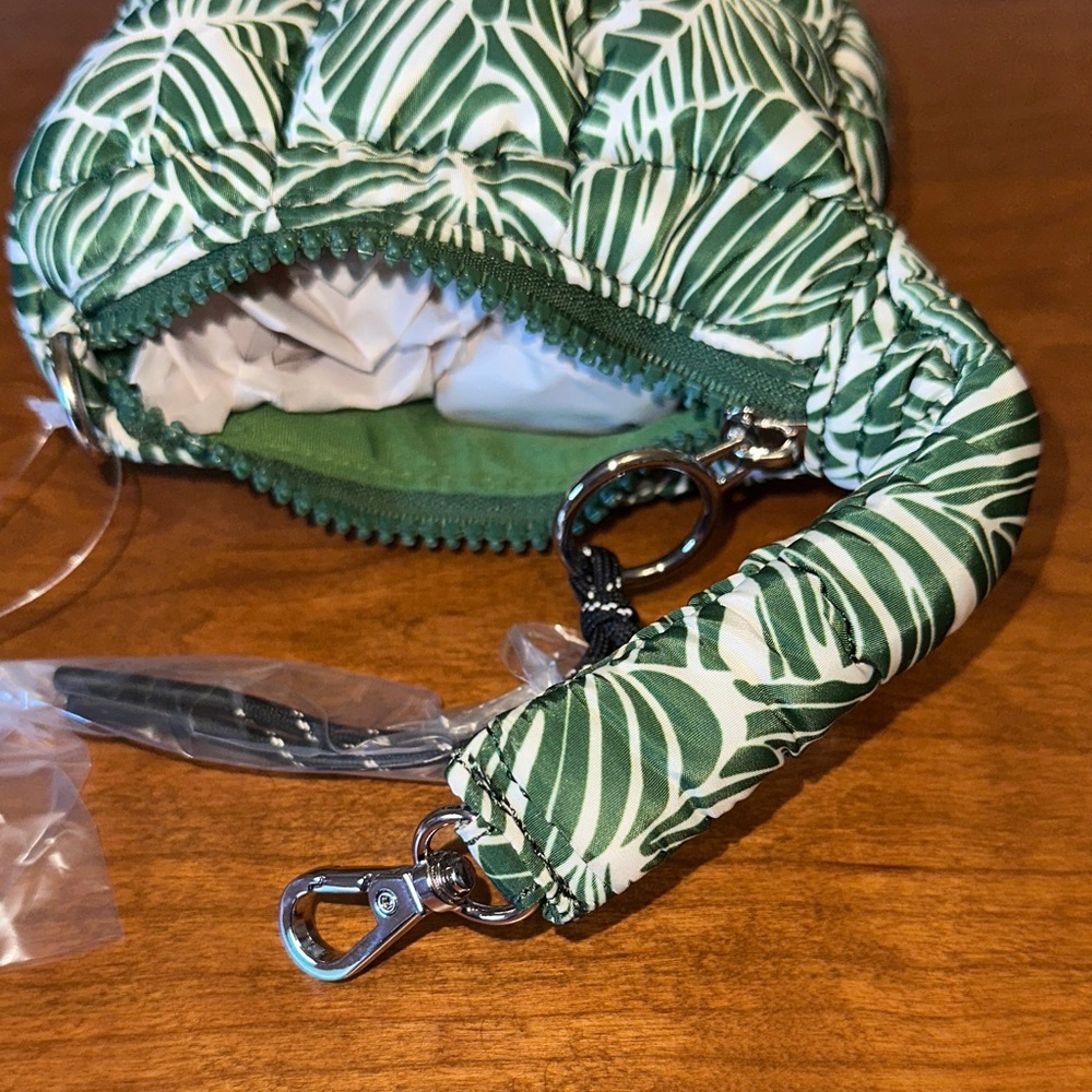 FP Movement Printed Micro Pouch in Green & White Toucan Tropics NWT - Picture 6 of 9